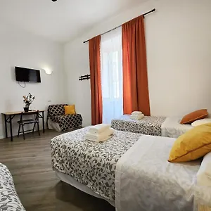 Pensión Myomax, Roma